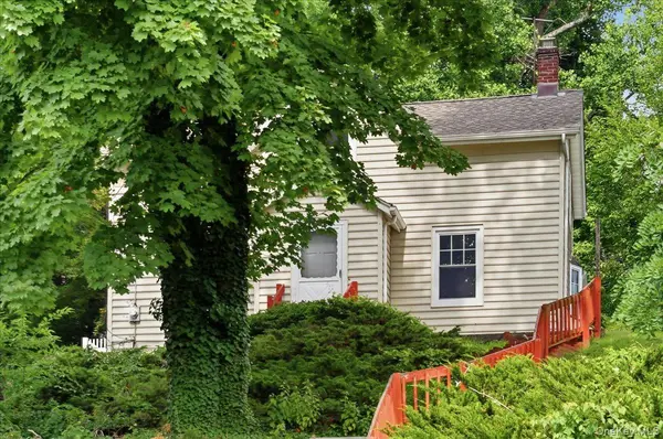 42 Revolutionary RD, Ossining, NY 10562