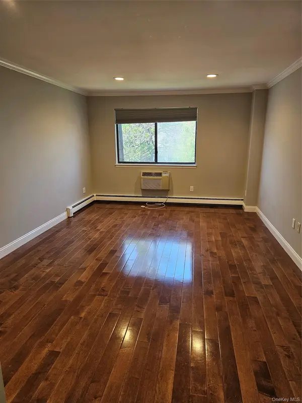 89 N Broadway #221, White Plains, NY 10603