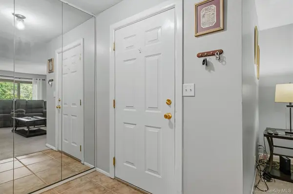 10 Oakwood TER #107, New Windsor, NY 12553