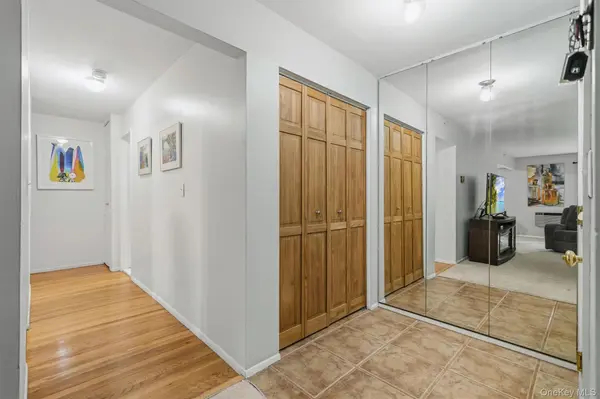 10 Oakwood TER #107, New Windsor, NY 12553