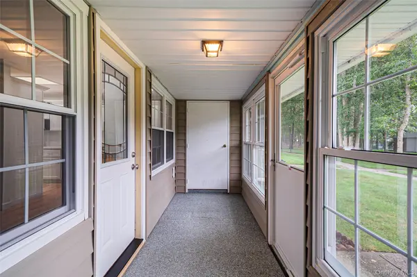 231 Blackpool CT, Ridge, NY 11961