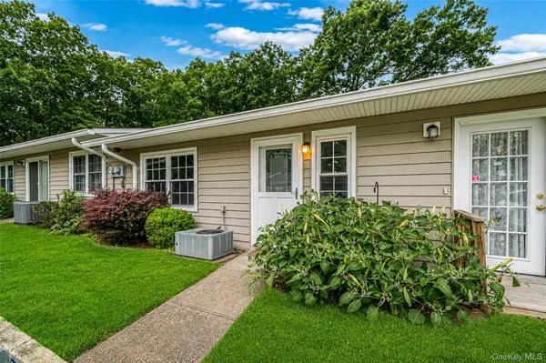 231 Blackpool CT, Ridge, NY 11961