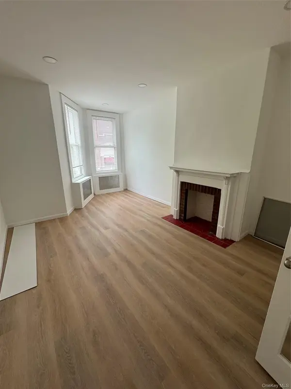 72-27 68th ST, Glendale, NY 11385