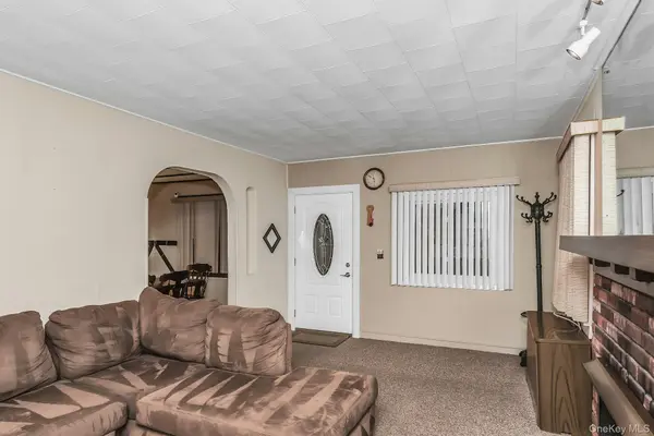 140 Rockaway Pkwy, Valley Stream, NY 11580