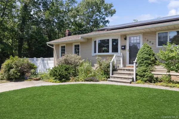1560 Brightshore BLVD, Bay Shore, NY 11706
