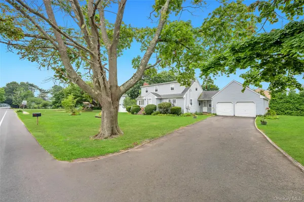 274 Johnson AVE, Sayville, NY 11782