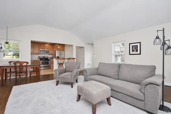 7 Tudor PL, Hartsdale, NY 10530