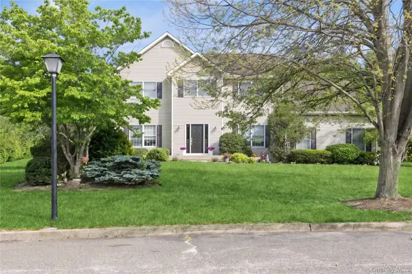 3 Naomi CT, Melville, NY 11747