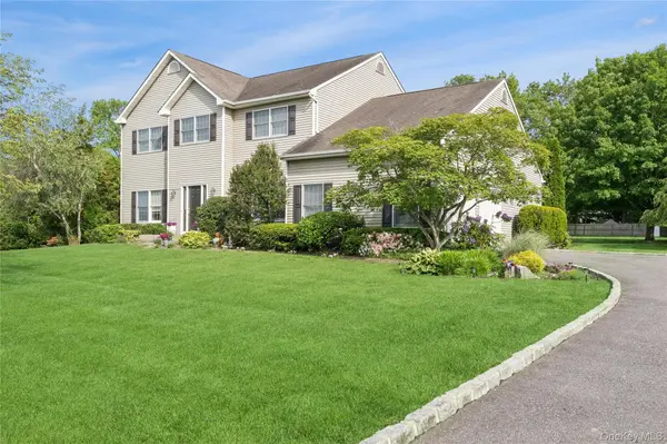 3 Naomi CT, Melville, NY 11747