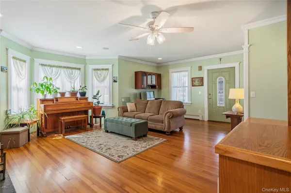 115 Cedar AVE, Patchogue, NY 11772
