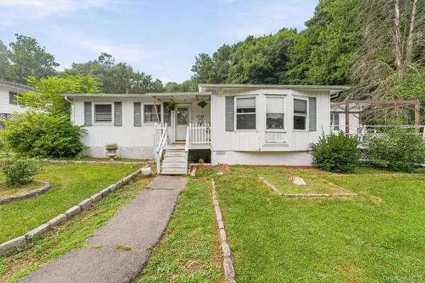 2296 Crompond RD, Cortlandt Manor, NY 10567
