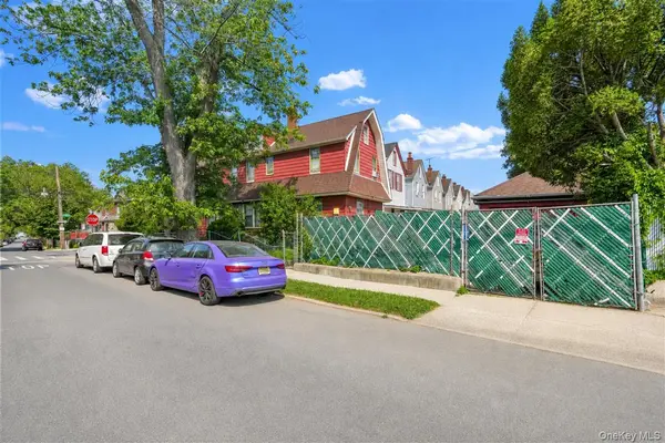 88-49 185th ST, Hollis, NY 11423