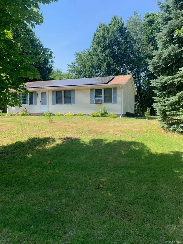 79 Cambridge DR, Red Hook, NY 12571