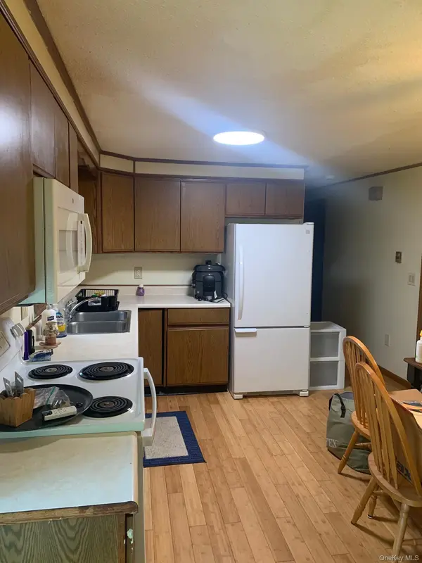 79 Cambridge DR, Red Hook, NY 12571