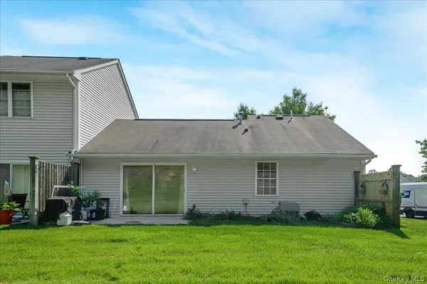 204 Mattituck CT, Melville, NY 11747