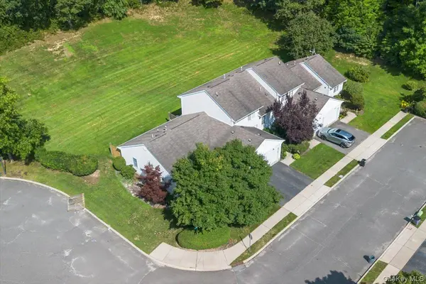 204 Mattituck CT, Melville, NY 11747