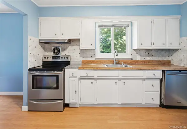 2513 Cedar ST, East Meadow, NY 11554