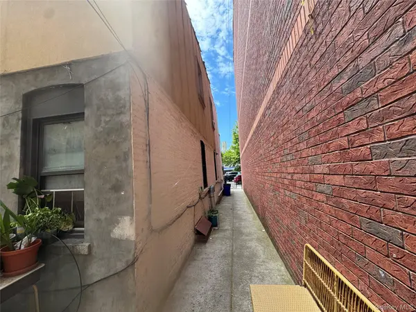 431 Lincoln RD, Brooklyn, NY 11225