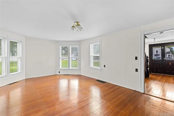 1586 Main RD, Jamesport, NY 11947