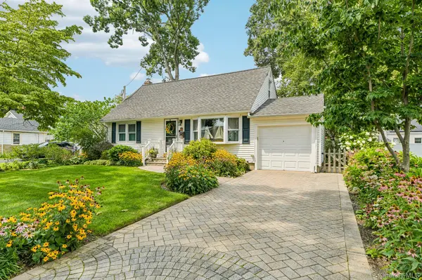 75 Hale RD, North Babylon, NY 11703