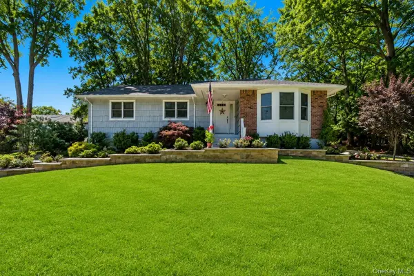 64 Patchogue DR, Rocky Point, NY 11778