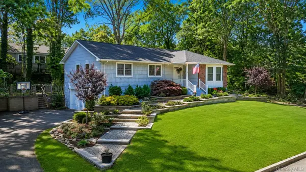 64 Patchogue DR, Rocky Point, NY 11778