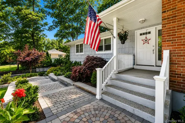 64 Patchogue DR, Rocky Point, NY 11778
