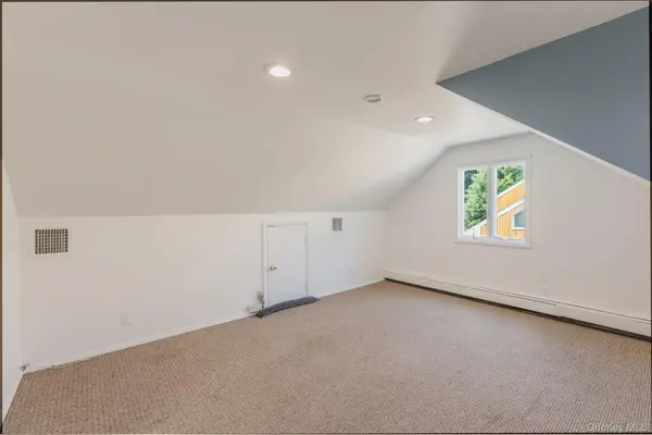 306 5th AVE, East Northport, NY 11731