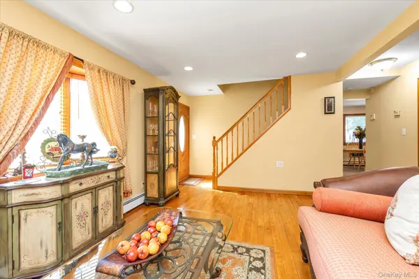 2 East CT, Bethpage, NY 11714