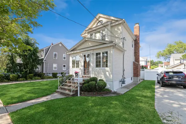 16 Devon ST, Lynbrook, NY 11563