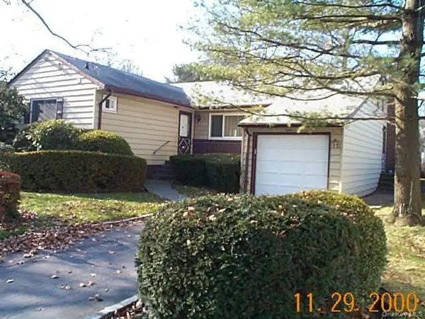 12 Janet PL, Valley Stream, NY 11581