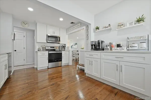 672 Anderson AVE, Franklin Square, NY 11010