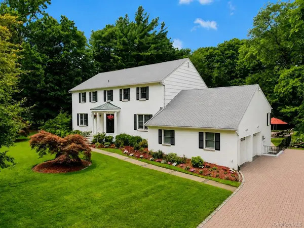 16 Hearthstone CIR, Scarsdale, NY 10583