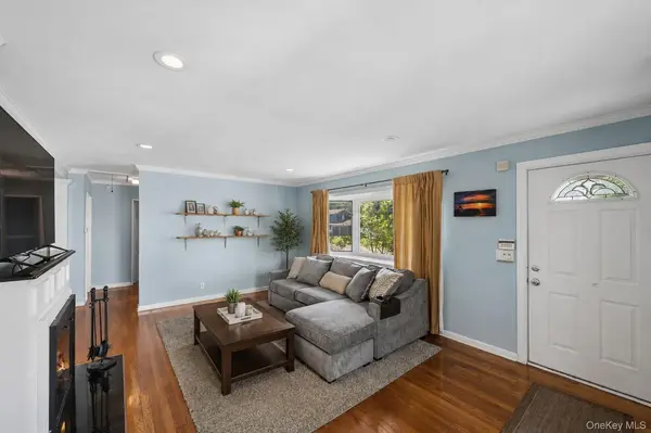 305 Glynn ST, North Babylon, NY 11703