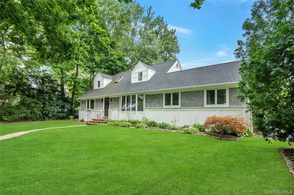 27 Middle DR, Huntington, NY 11743