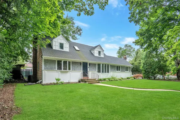 27 Middle DR, Huntington, NY 11743