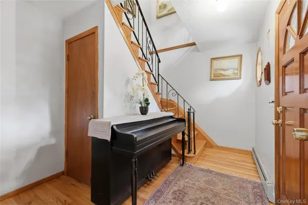 122 Irving AVE, Floral Park, NY 11001
