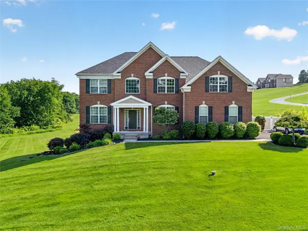 33 Luthien Forest RD, New Windsor, NY 12553