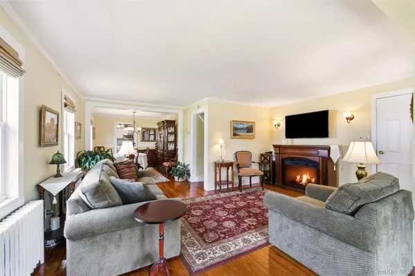 131 Terrace AVE, West Babylon, NY 11704