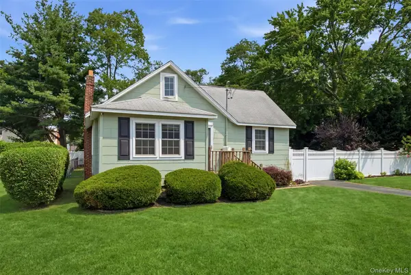 131 Terrace AVE, West Babylon, NY 11704