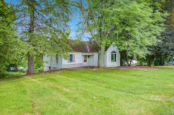 30 Smith RD, Pleasant Valley, NY 12569