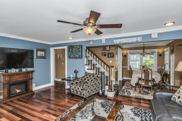 219 N Nassau AVE, Massapequa, NY 11758