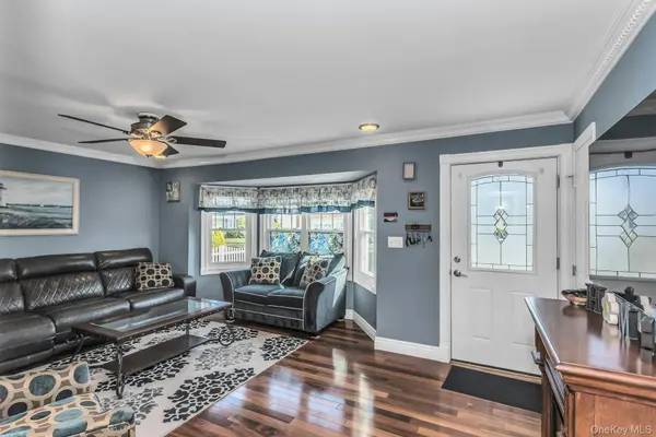 219 N Nassau AVE, Massapequa, NY 11758