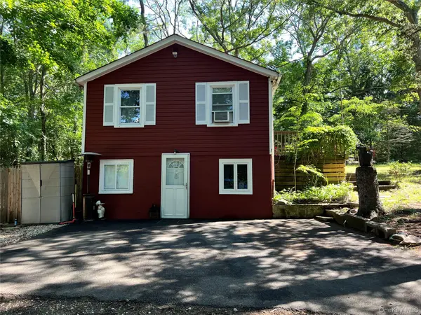 11 Primrose PATH, Manorville, NY 11949
