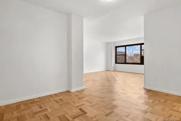 21-36 33rd RD #12B, Astoria, NY 11106