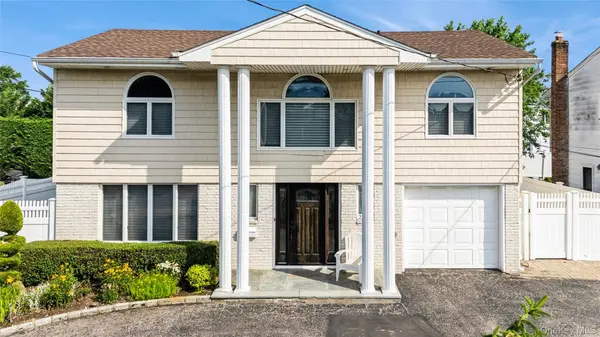 2687 Karen ST, Bellmore, NY 11710