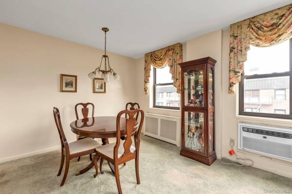 3 Birchwood CT #5G, Mineola, NY 11501