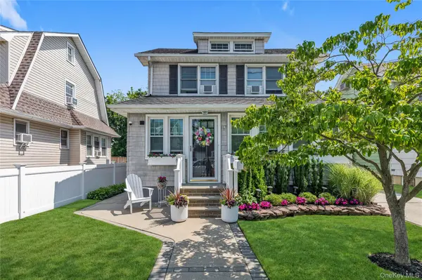22 Spencer AVE, Lynbrook, NY 11563