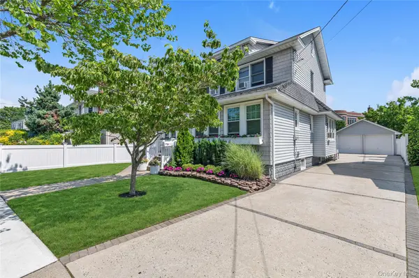22 Spencer AVE, Lynbrook, NY 11563