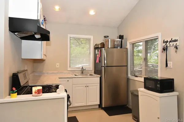 38 Balaton AVE, Ronkonkoma, NY 11779
